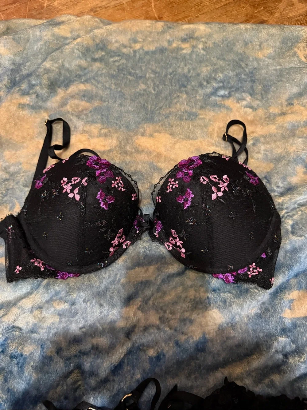 Victoria secret very sexy strappy push-up bra 32d